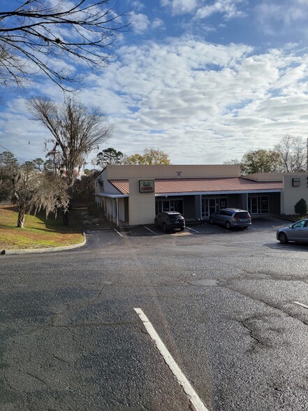 3183-3185 Capital Cir NE, Tallahassee, FL for lease - Building Photo - Image 2 of 5