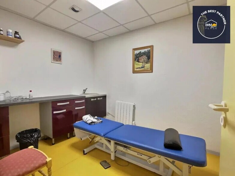 Office in Béziers for lease - Interior Photo - Image 1 of 10