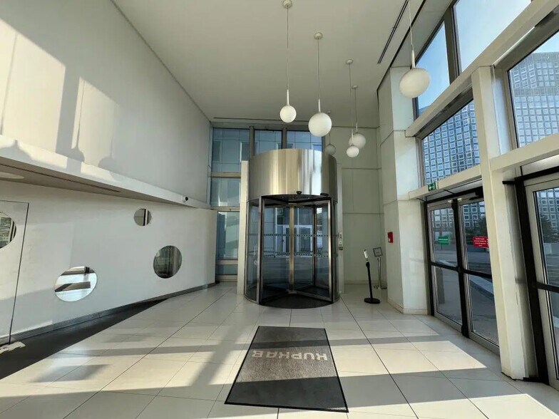 16 Rue Hoche, Puteaux for sale - Lobby - Image 3 of 10