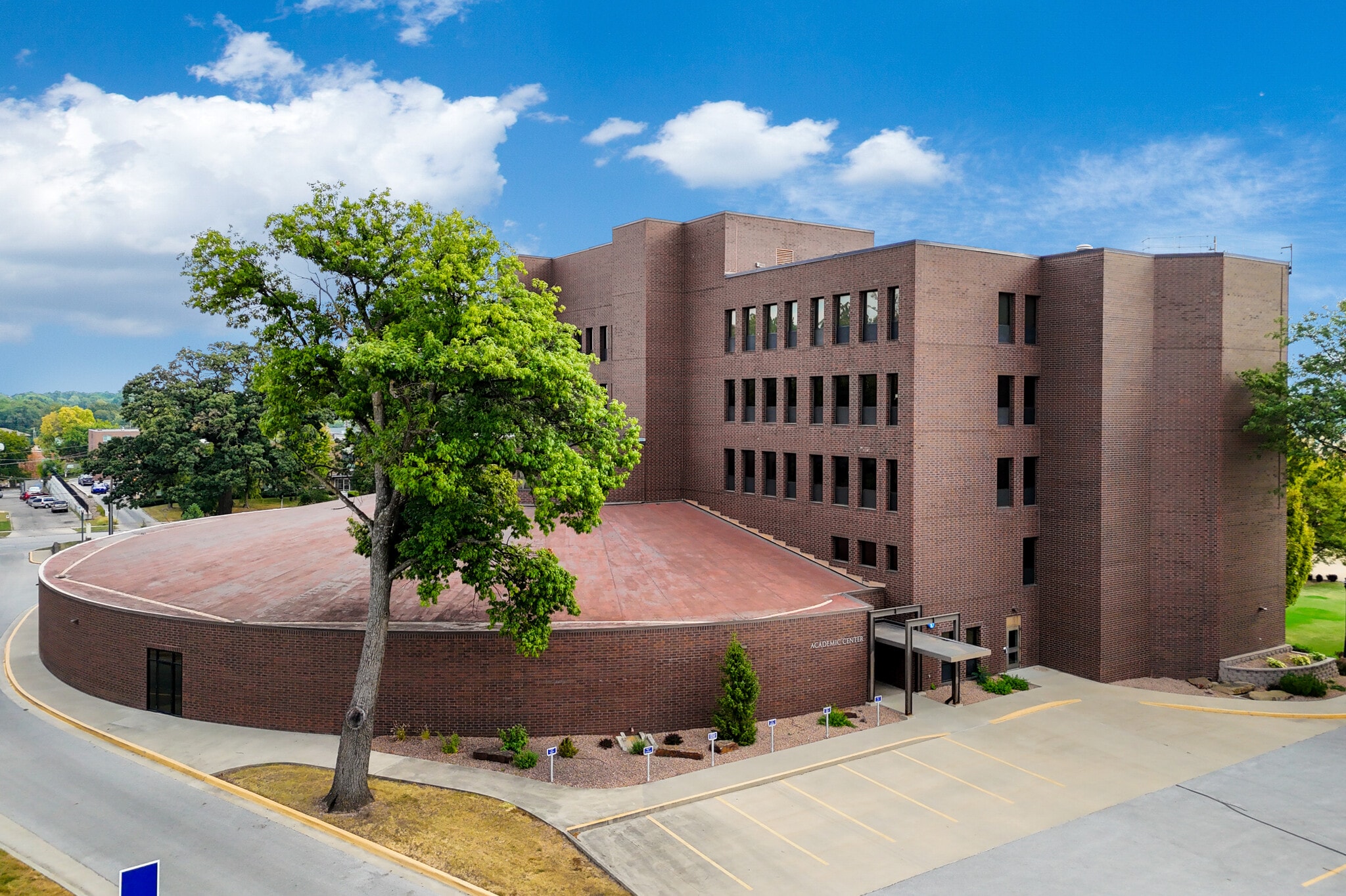 3440 Grand Ave, Des Moines, IA for lease Building Photo- Image 1 of 11