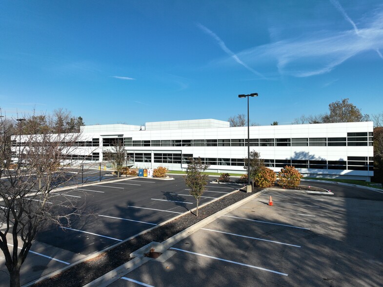 40950 Woodward Ave, Bloomfield Hills, MI for lease - Building Photo - Image 3 of 7