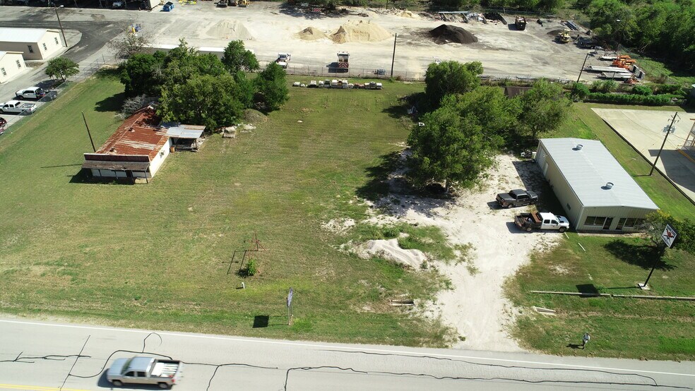 949 W Pearl St, Goliad, TX for sale - Primary Photo - Image 1 of 1