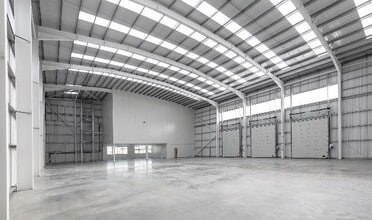Manor Way, Rainham for lease Interior Photo- Image 1 of 1