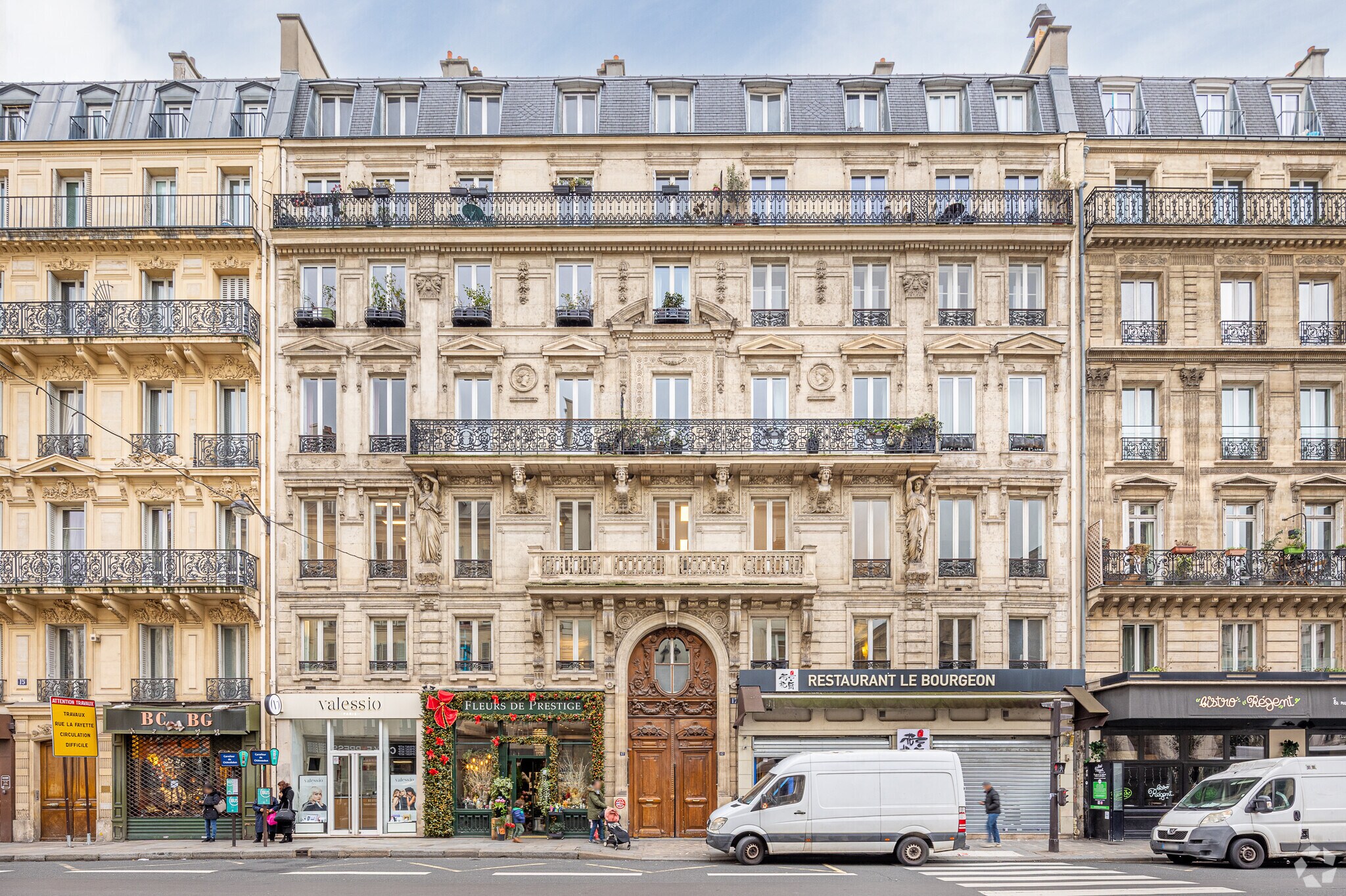  in Paris for sale Primary Photo- Image 1 of 1