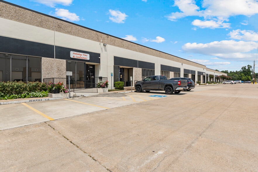 4025 Willowbend Blvd, Houston, TX for lease - Building Photo - Image 2 of 19