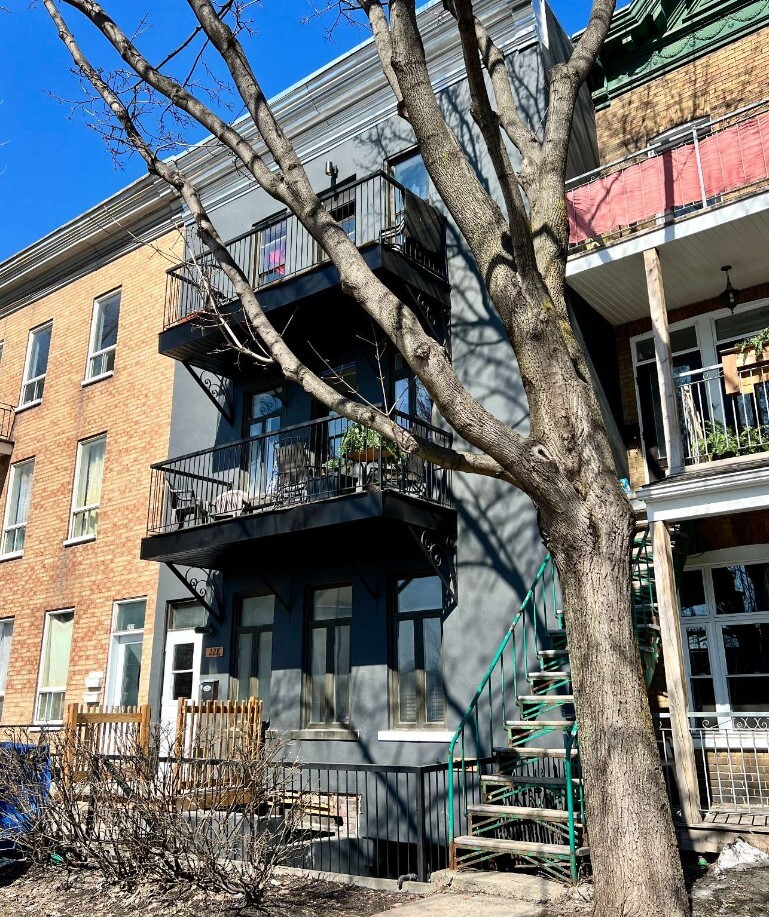 228-230 3e Av, Québec, QC for sale Primary Photo- Image 1 of 2