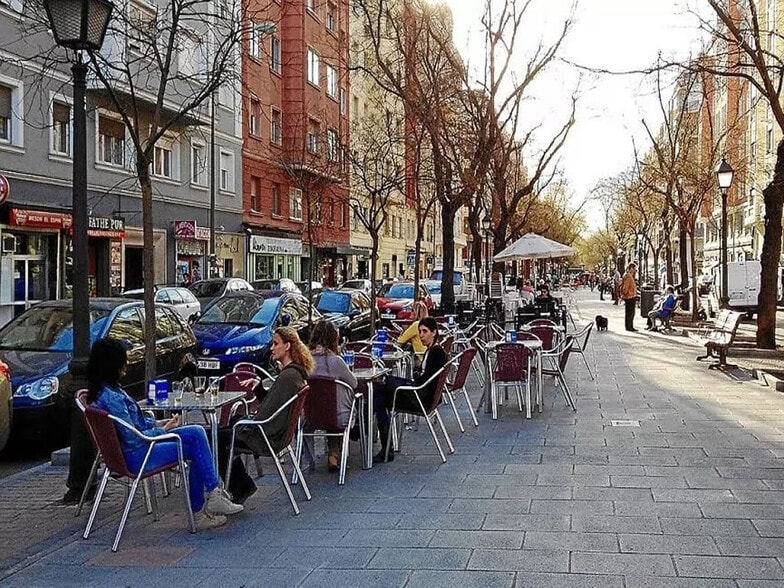 Retail in Madrid, Madrid for lease - Building Photo - Image 1 of 3