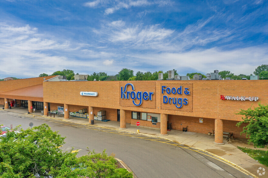 3311-3316 N Sterling Ave, Peoria, IL for lease - Building Photo - Image 3 of 8