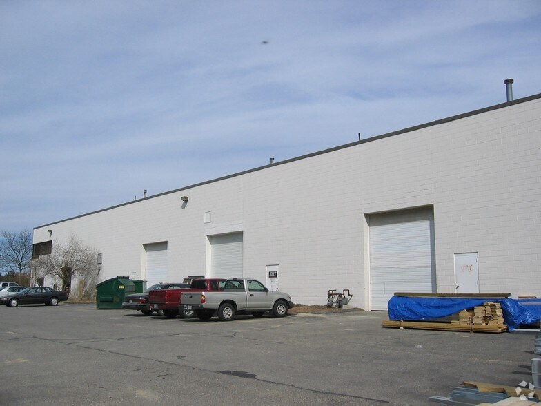 1000 Mount Laurel Cir, Shirley, MA for lease - Building Photo - Image 3 of 27