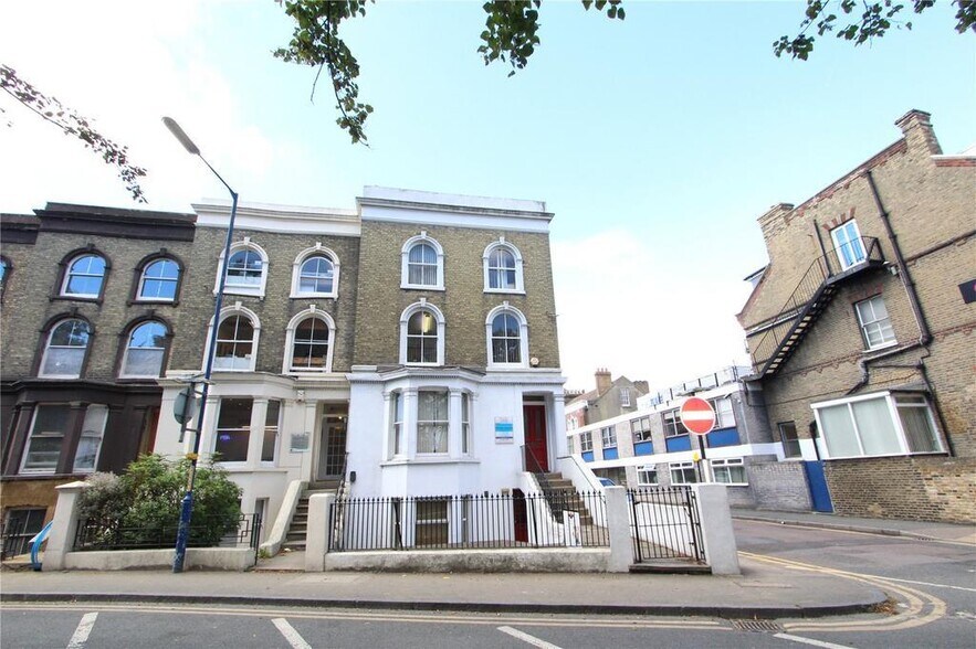 8 Wrotham Rd, Gravesend for sale - Building Photo - Image 1 of 1
