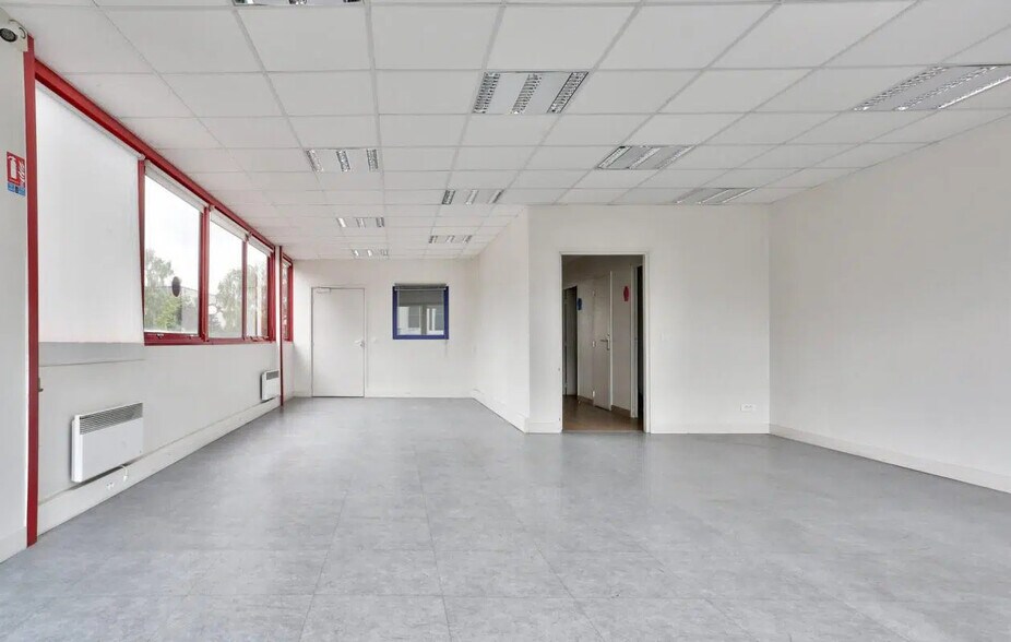 Industrial in Villebon-sur-Yvette for lease - Building Photo - Image 2 of 14