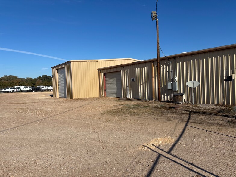 4447 W State Highway 71, La Grange, TX for lease - Building Photo - Image 3 of 25