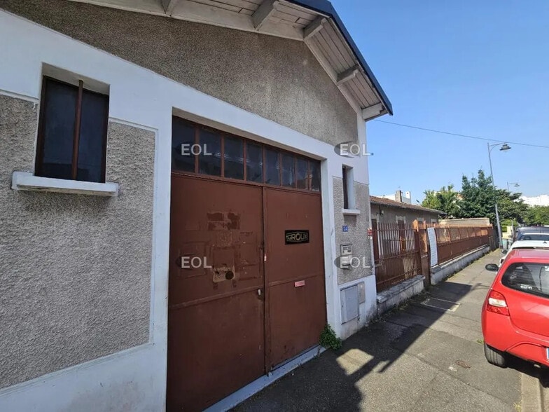Flex in Maisons-Alfort for sale - Building Photo - Image 1 of 19