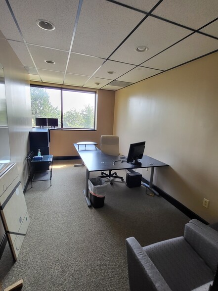 1535 Georgesville Rd, Columbus, OH for lease - Interior Photo - Image 3 of 8