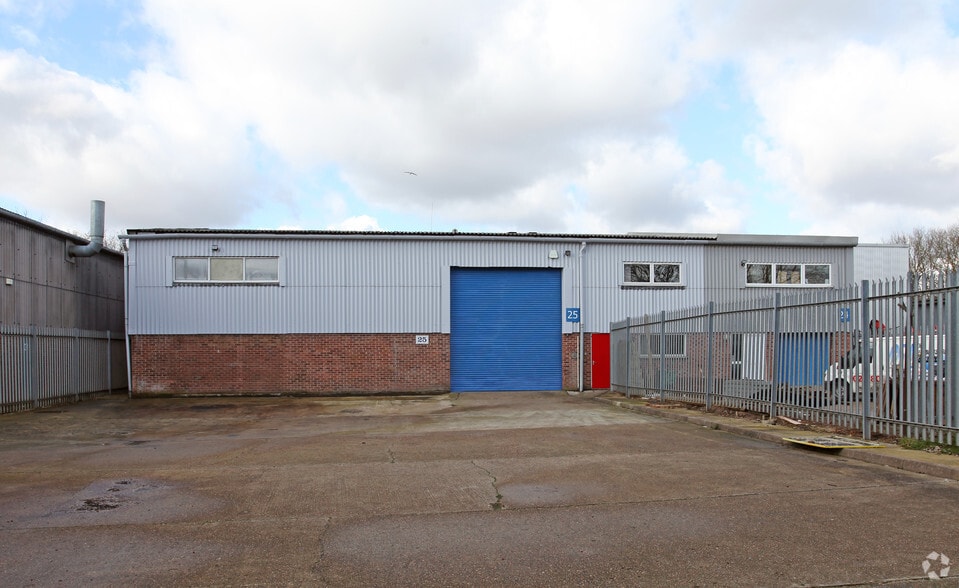 Parham Dr, Eastleigh for sale - Primary Photo - Image 1 of 1