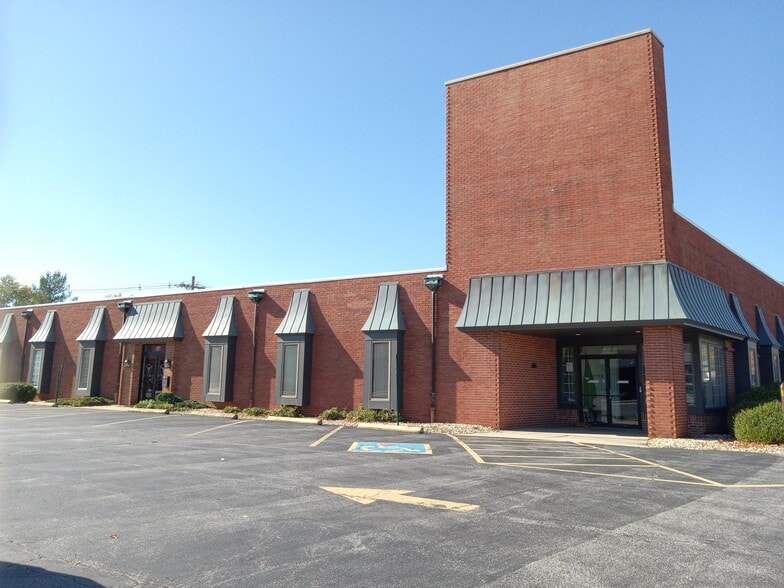 400 St. Louis St, Edwardsville, IL for lease - Building Photo - Image 2 of 8