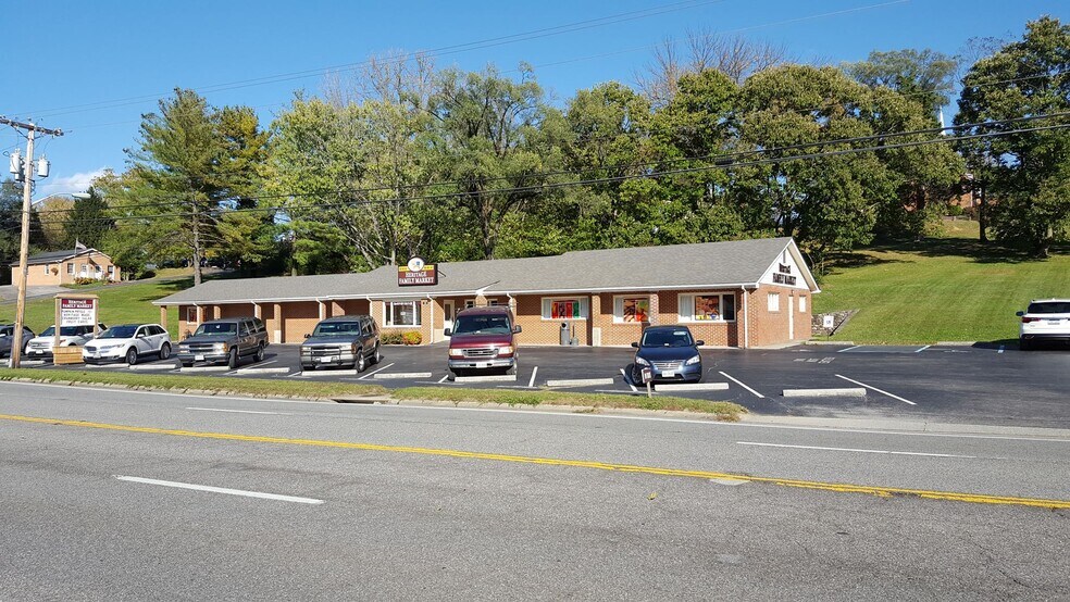 36 Botetourt Rd, Fincastle, VA 24090