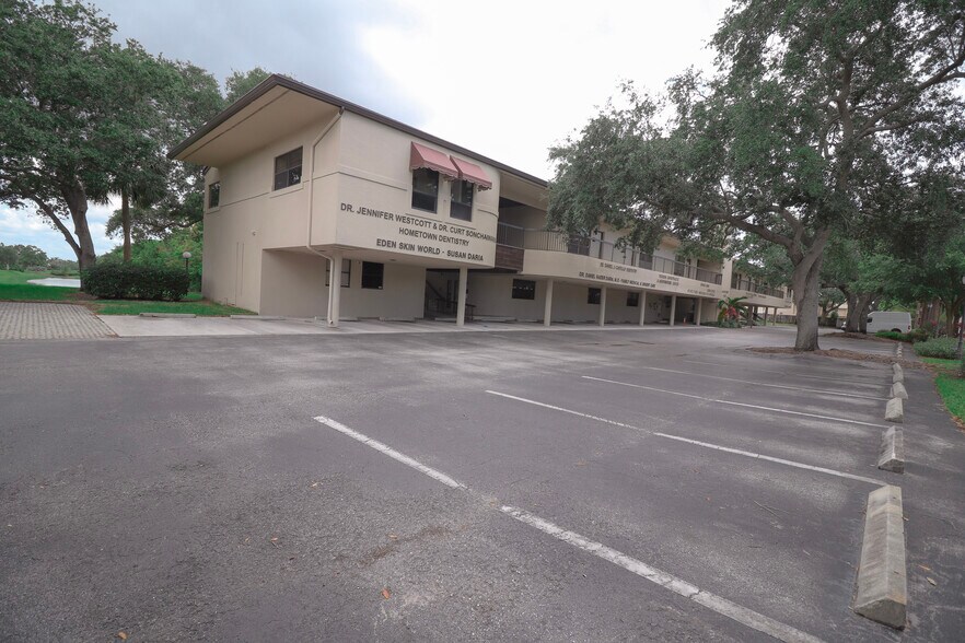 10625 N Military Trl, Palm Beach Gardens, FL for lease - Building Photo - Image 2 of 4