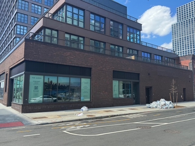 29 Huron St, Brooklyn, NY for lease - Building Photo - Image 3 of 25