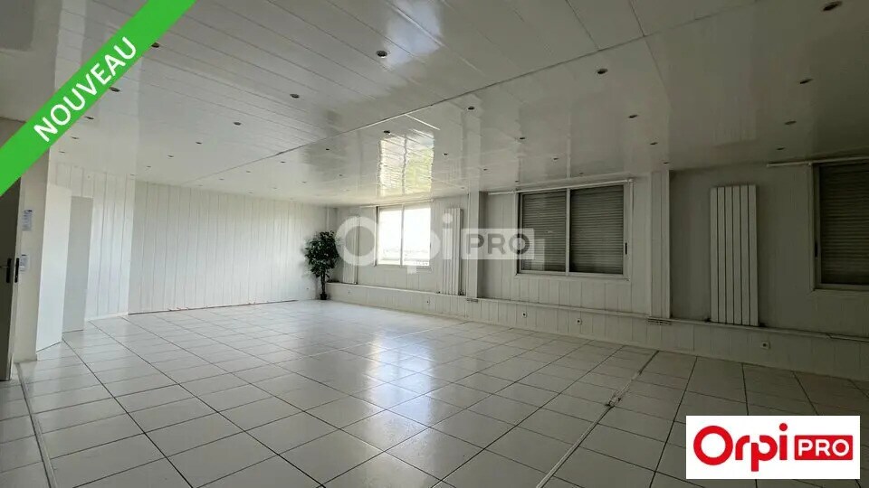Office in Valence for sale Interior Photo- Image 1 of 13