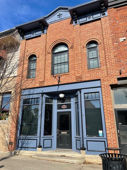 121 1st St NW, Mount Vernon, IA for sale - Building Photo - Image 1 of 1