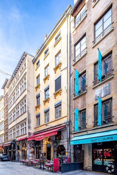 Office in Lyon for lease - Primary Photo - Image 1 of 5