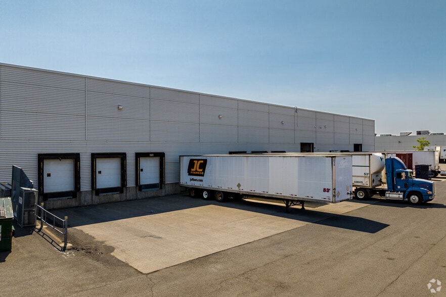 2625-2655 Boul Jacques-Cartier E, Longueuil, QC for lease - Building Photo - Image 3 of 35