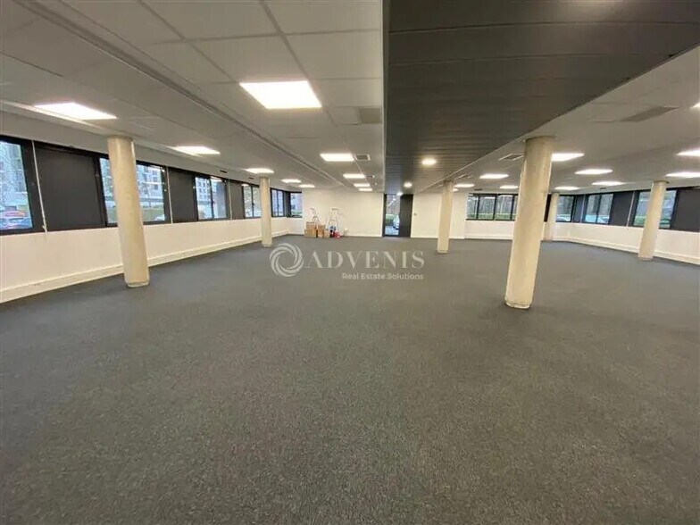 Office in Champs-sur-Marne for sale - Interior Photo - Image 1 of 9