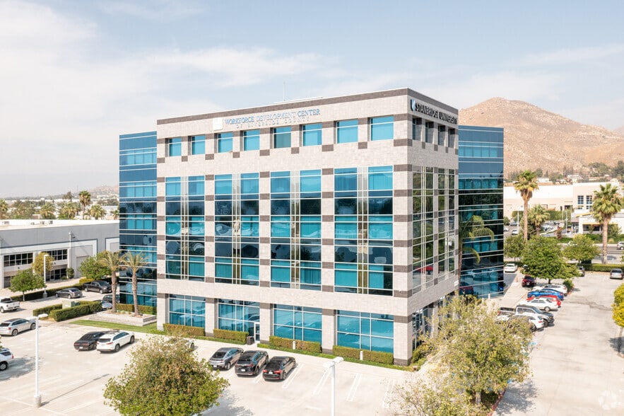 1325 Spruce St, Riverside, CA for sale - Primary Photo - Image 2 of 21