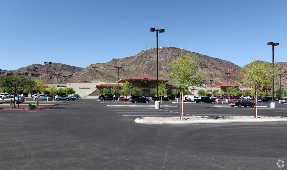 25-55 E Horizon Ridge Pky, Henderson, NV for lease - Primary Photo - Image 2 of 8