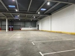 Flex in Ennery for lease - Interior Photo - Image 2 of 7