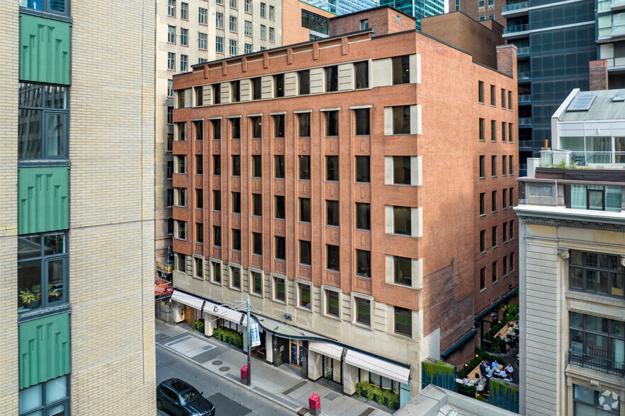 67 Richmond St W, Toronto, ON for lease - Building Photo - Image 1 of 12