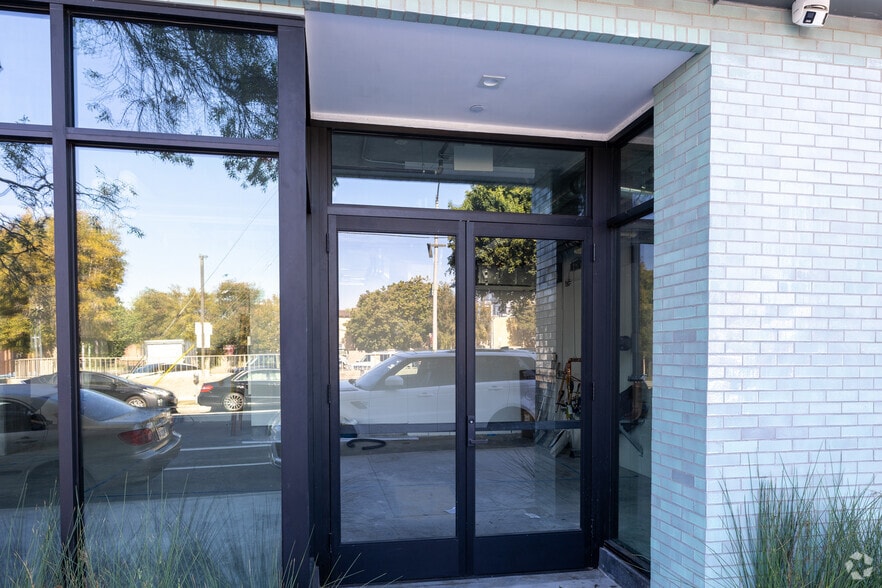 3450 W 43rd St, Los Angeles, CA for lease - Building Photo - Image 2 of 3