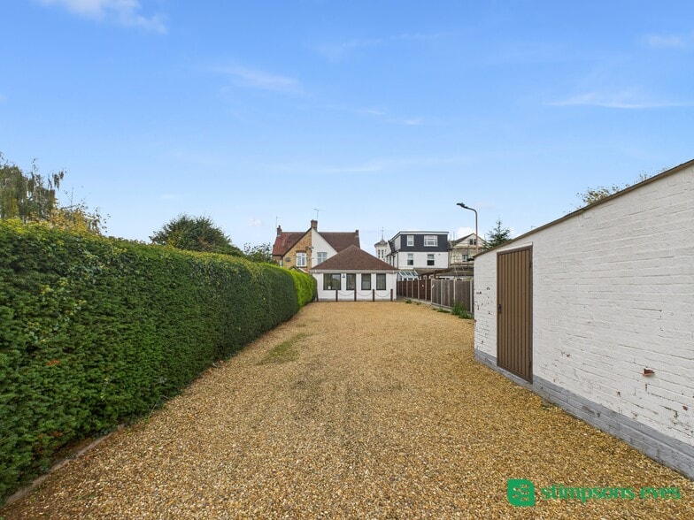 28-30 Hockliffe St, Leighton Buzzard for lease - Building Photo - Image 3 of 10