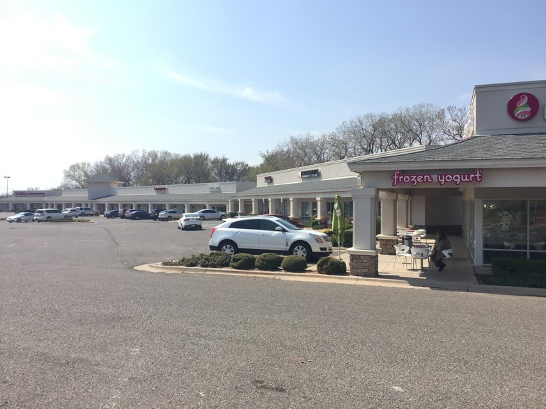 217-229 S Santa Fe Ave, Edmond, OK for sale - Building Photo - Image 1 of 1