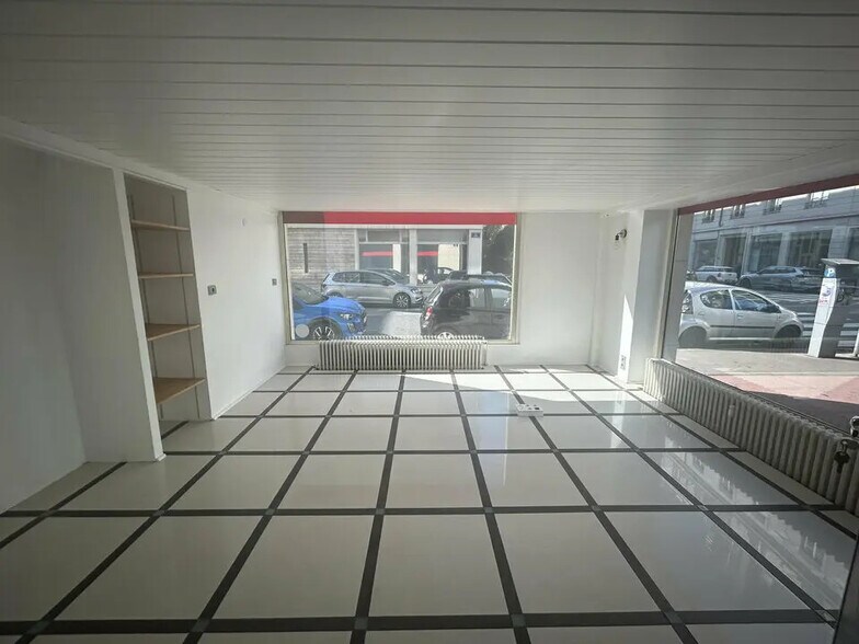 Office in Lyon for sale - Interior Photo - Image 2 of 10