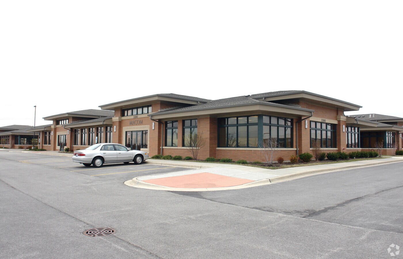 3380 Lacrosse Ln, Naperville, IL 60564