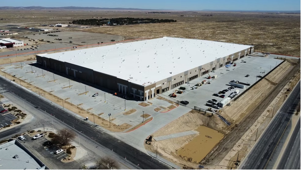 46950 N 45th Street W, Lancaster, CA for lease - Building Photo - Image 1 of 4