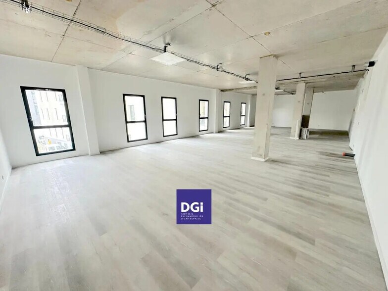 Office in Nîmes for lease - Interior Photo - Image 2 of 3