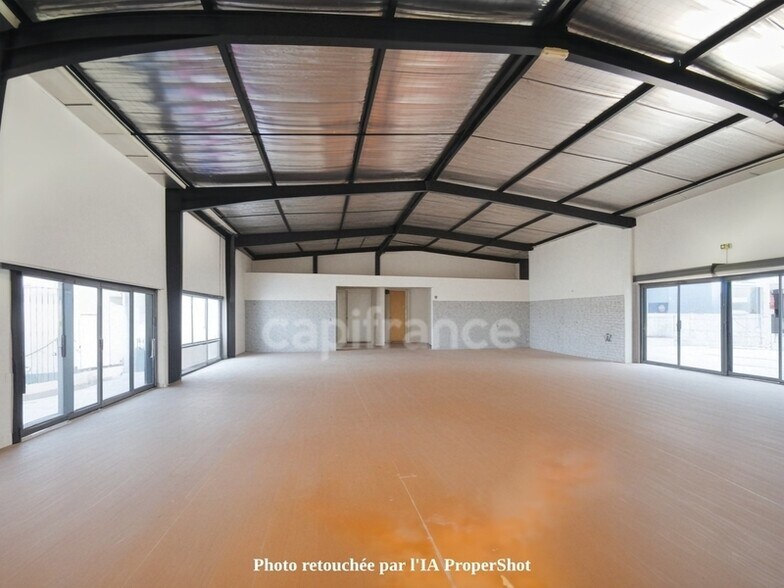 Retail in Nîmes for lease - Interior Photo - Image 3 of 7