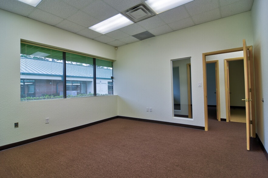 4500 140th Ave N, Clearwater, FL for lease - Interior Photo - Image 3 of 32