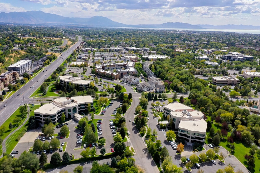 Riverwoods Business Park portfolio of 2 properties for sale on LoopNet.com - Aerial - Image 2 of 17