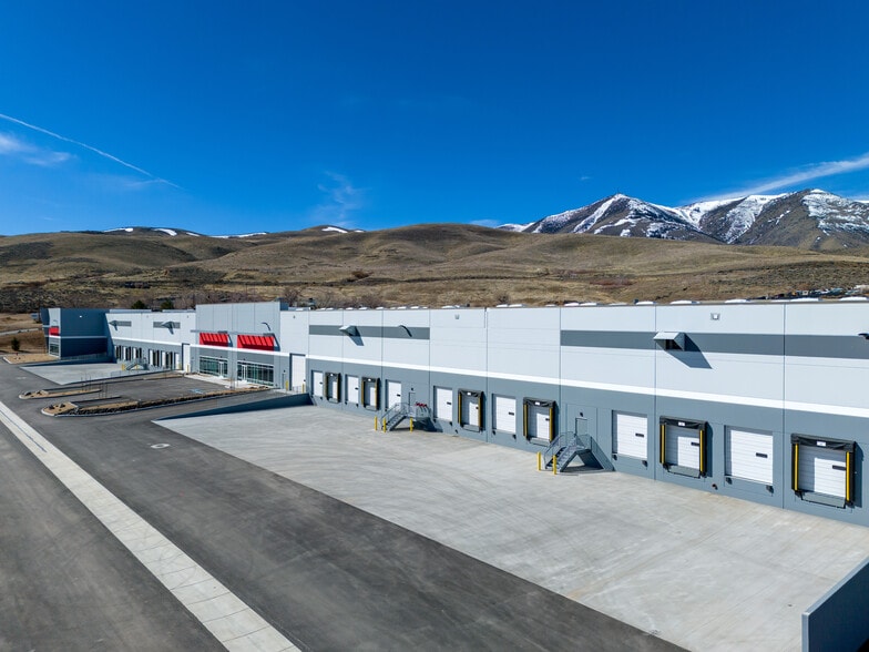 9835 N Virginia St, Reno, NV for lease - Building Photo - Image 3 of 9