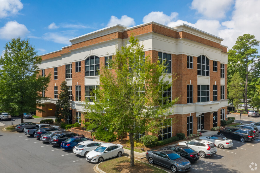 10815 Sikes Pl, Charlotte, NC for lease - Primary Photo - Image 1 of 11