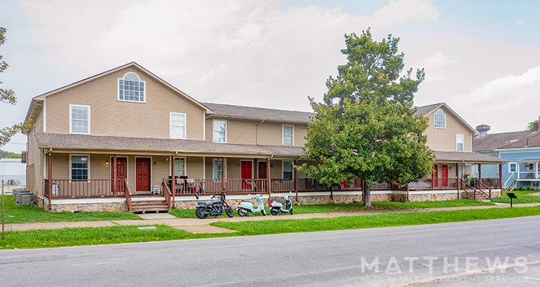 403 Barnhardt Cir, Fort Oglethorpe, GA for sale - Building Photo - Image 1 of 3