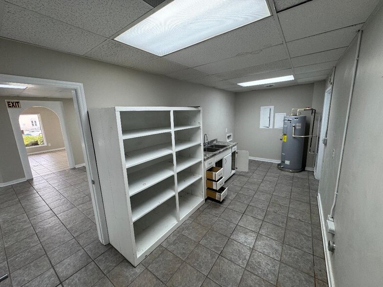 9320 Two Notch Rd, Columbia, SC for lease - Building Photo - Image 3 of 9