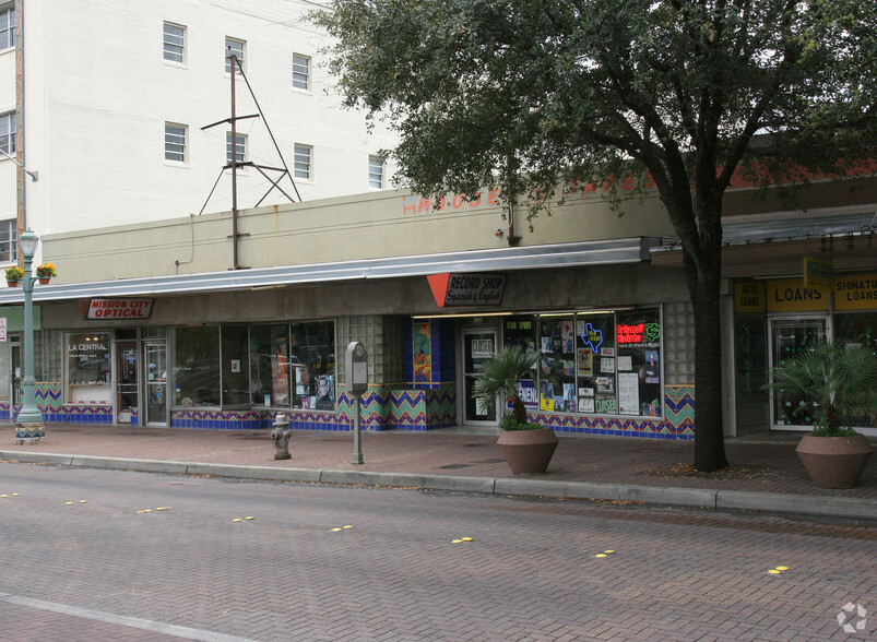 324-328 W Houston St, San Antonio, TX for lease - Building Photo - Image 2 of 8