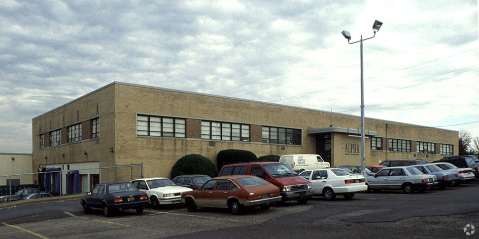 401-425 E Hunting Park Ave, Philadelphia, PA for lease Primary Photo- Image 1 of 3