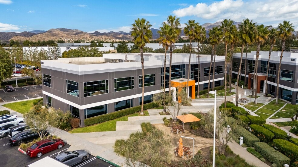 25391 Commercentre Dr, Lake Forest, CA for sale - Building Photo - Image 3 of 15