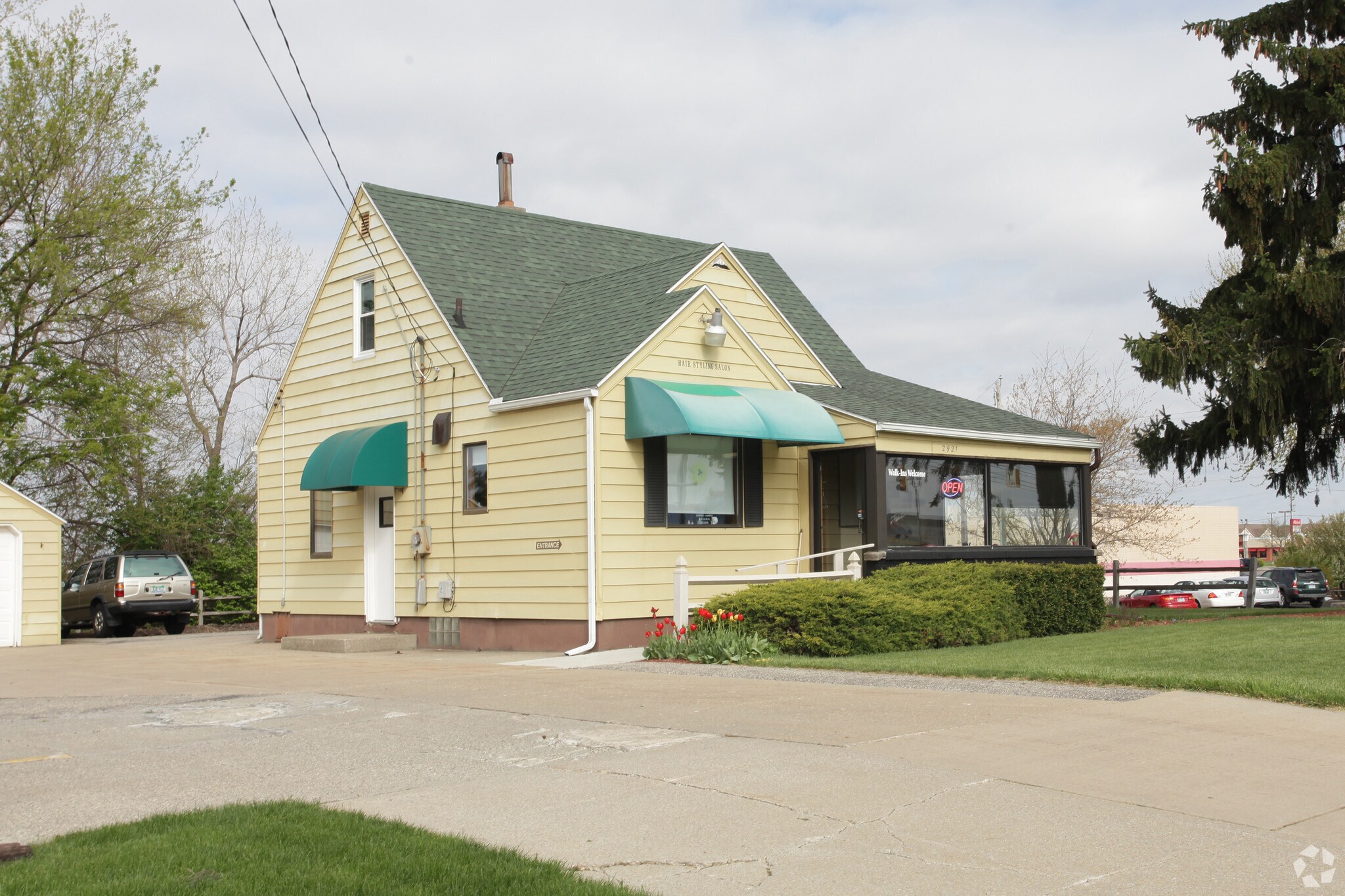 2916-2921 E Paris Ave SE, Grand Rapids, MI for sale Primary Photo- Image 1 of 1
